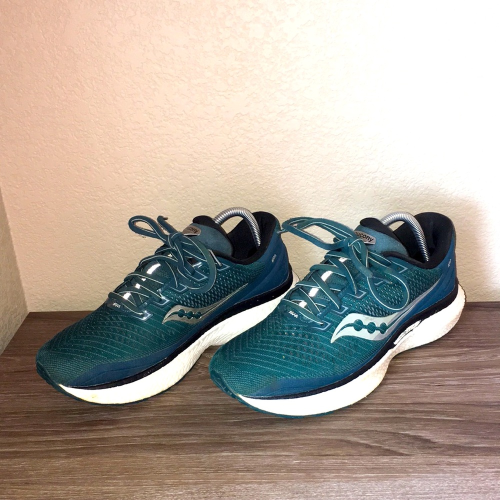 Men’s Saucony triumph athletic running shoes size 8 1/2